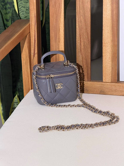 CHANEL 
Super Master Quality ⚡️
Original Packing 🎁
Size 10CM📏
For Price 👇 WhatsApp✅
0568585901 
0507557372
0552275751 Owner Zain 👌

Zain321
♥️♥️♥️
