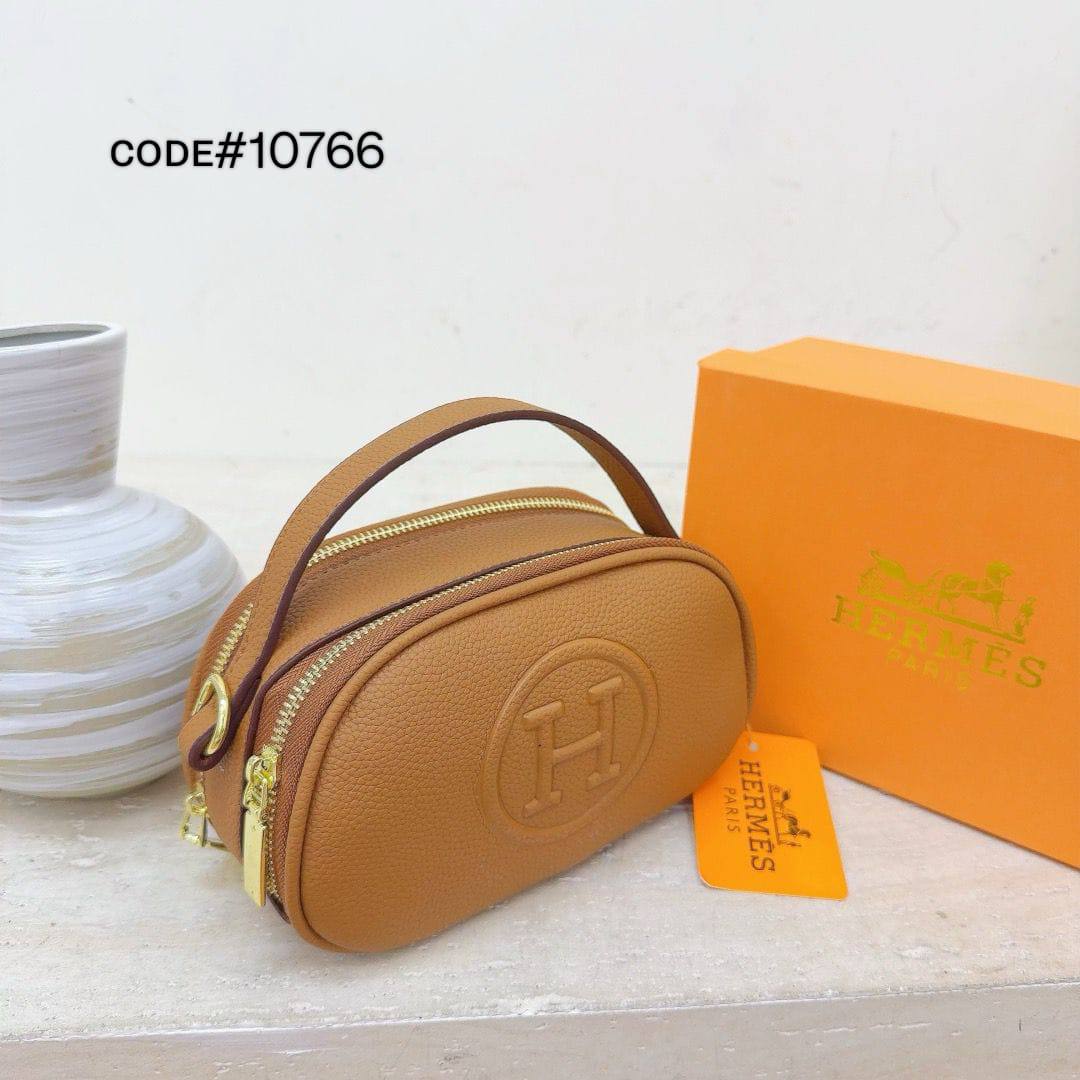 HERMES ᴄᴀᴍᴇʀᴀ ʙᴀɢ
ᴅᴏᴜʙʟᴇ ᴢɪᴘᴘᴇʀ ʜᴀɴᴅʙᴀɢ
ᴍᴀᴛᴛᴇ sᴏғᴛ ʟᴇᴀᴛʜᴇʀ ᴍᴀᴛᴇʀɪᴀʟ
ɢᴏʟᴅ ʜᴀʀᴅᴡᴀʀᴇ
ᴡɪᴛʜ ʟᴏɴɢ ʙᴇʟᴛ sᴛʀᴀᴘ
sɪᴢᴇ : 20 cm
ᴡɪᴛʜ BOX
🎁🎁🎁

70 dhs❣️

Zain31
♥️♥️♥️