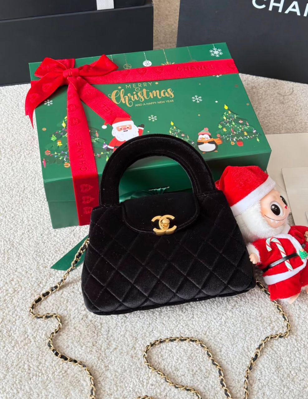 Chanel
100 dhs✅
SIZE：22cm
With the box

Zain35
♥️♥️♥️