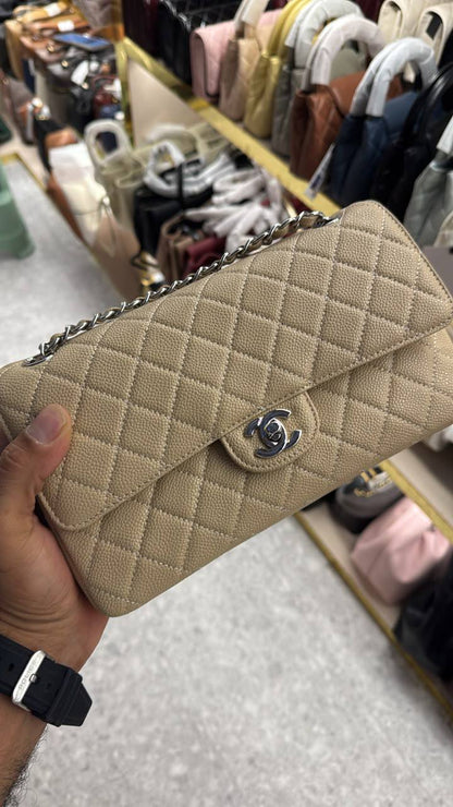 Chanel 
Master❣️❣️
25Cm With Box 💼
Caviar Silver Hardware 
250 dhs🇦🇪🇦🇪

Zain131
♥️♥️♥️