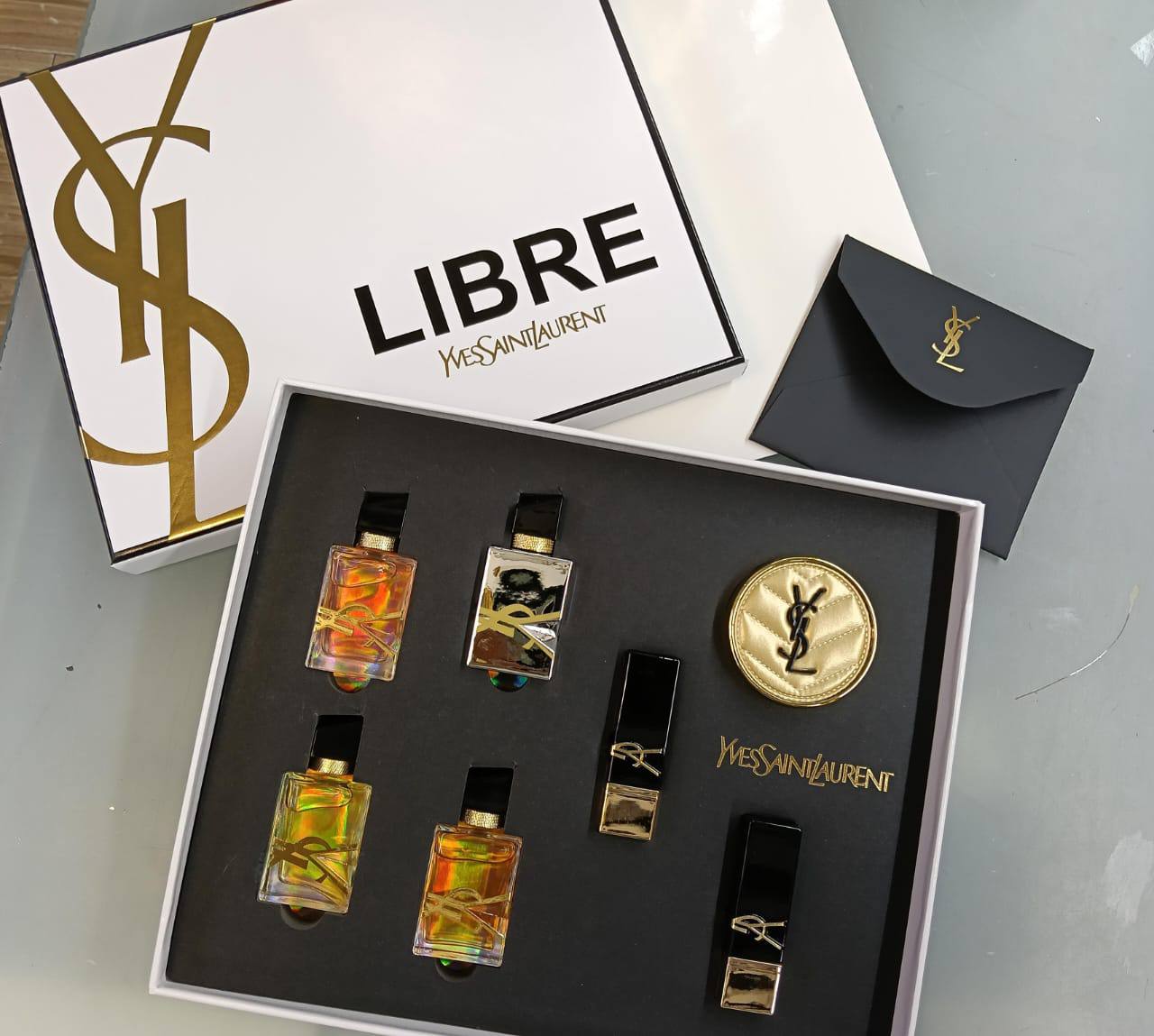 YSL Box
95 dhs🪙🌨️

Zain01
♥️♥️♥️