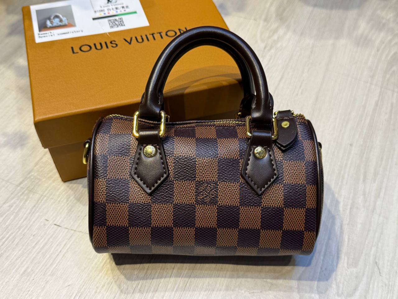 LV SPEEDY 
16cm 

with box
🎁🎁🎁

95 dhs✅

Zain254
♥️♥️♥️