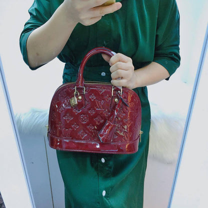 🌈 Gucci / LV Capucenis 
1️⃣ First quality +🎁
Size : 27 ~ 23 cm
90 dhs🇦🇪
 with box🎁

Zain115
♥️♥️♥️