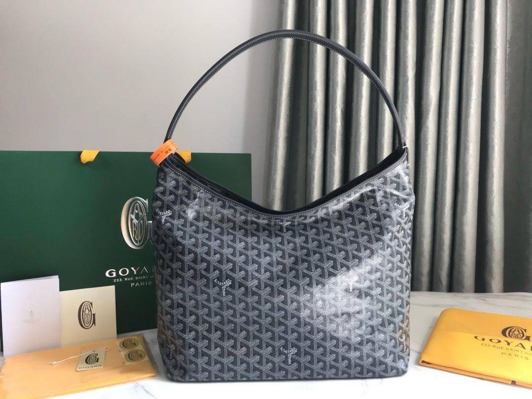 Goyard
33*26*14cm
110 dhs✅

Zain17
♥️♥️♥️