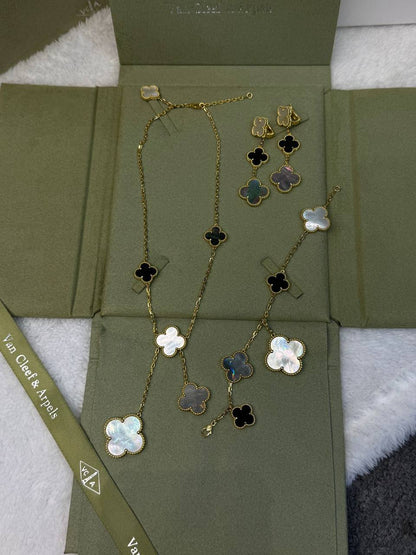 Vancleef Set
with normal box 🎁
320 dhs🪙🌨️

with original box 
🎁🎁🎁
400 dhs🪙🌨️

Zain209
♥️♥️♥️