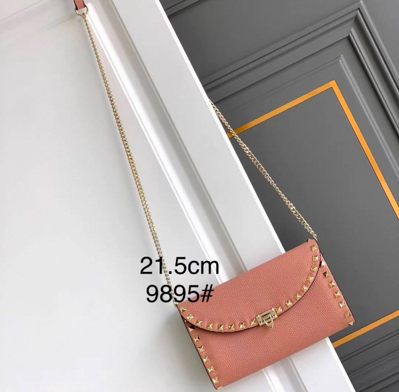 Valentino
110 dhs✅
High-quality with box

Zain35
♥️♥️♥️