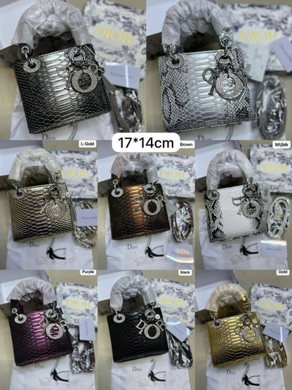 🌹  Lady Dior rare materials
1️⃣ First quality +🎁
Size : 17 * 14 * 7 cm
120 dhs🪙🌨️
with box 🎁

Zain115
♥️♥️♥️