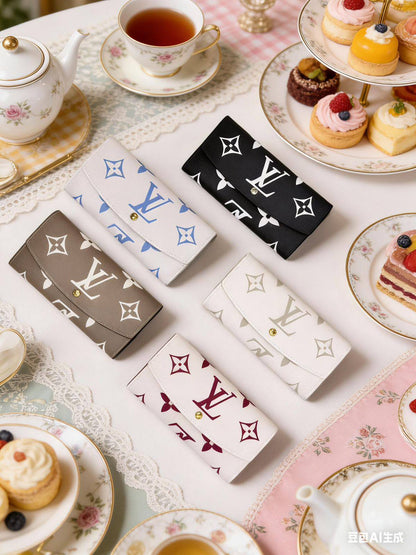Wallet 
With box 📦 
35 dhs❣️ 

Zain56
♥️♥️