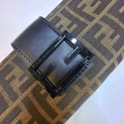 FENDI 
 GOOD QUALITY 
WITH BOX 
95 dhs✅

Zain295
♥️♥️♥️