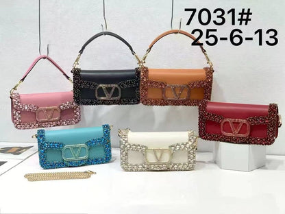 VALENTINO 
COPY ONE NEW CAME
 WITH BOX 
🎁🎁🎁

210 dhs✅
Size:25cm

Zain39
♥️♥️♥️