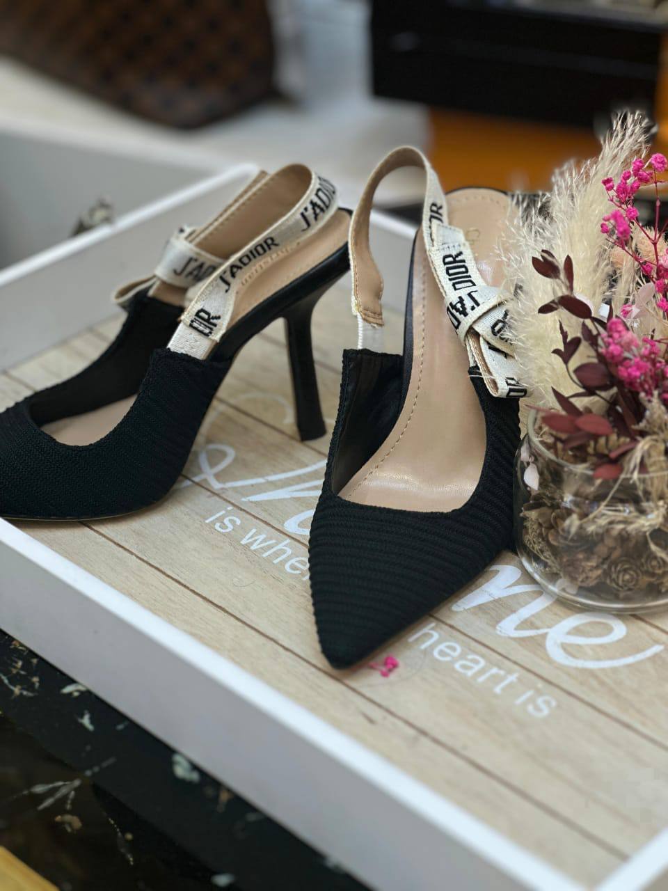 DIOR 
☘️ *SIZE  36  to 41 ☘️                                                                                                       
280 dhs🇦🇪

Zain224
♥️♥️♥️