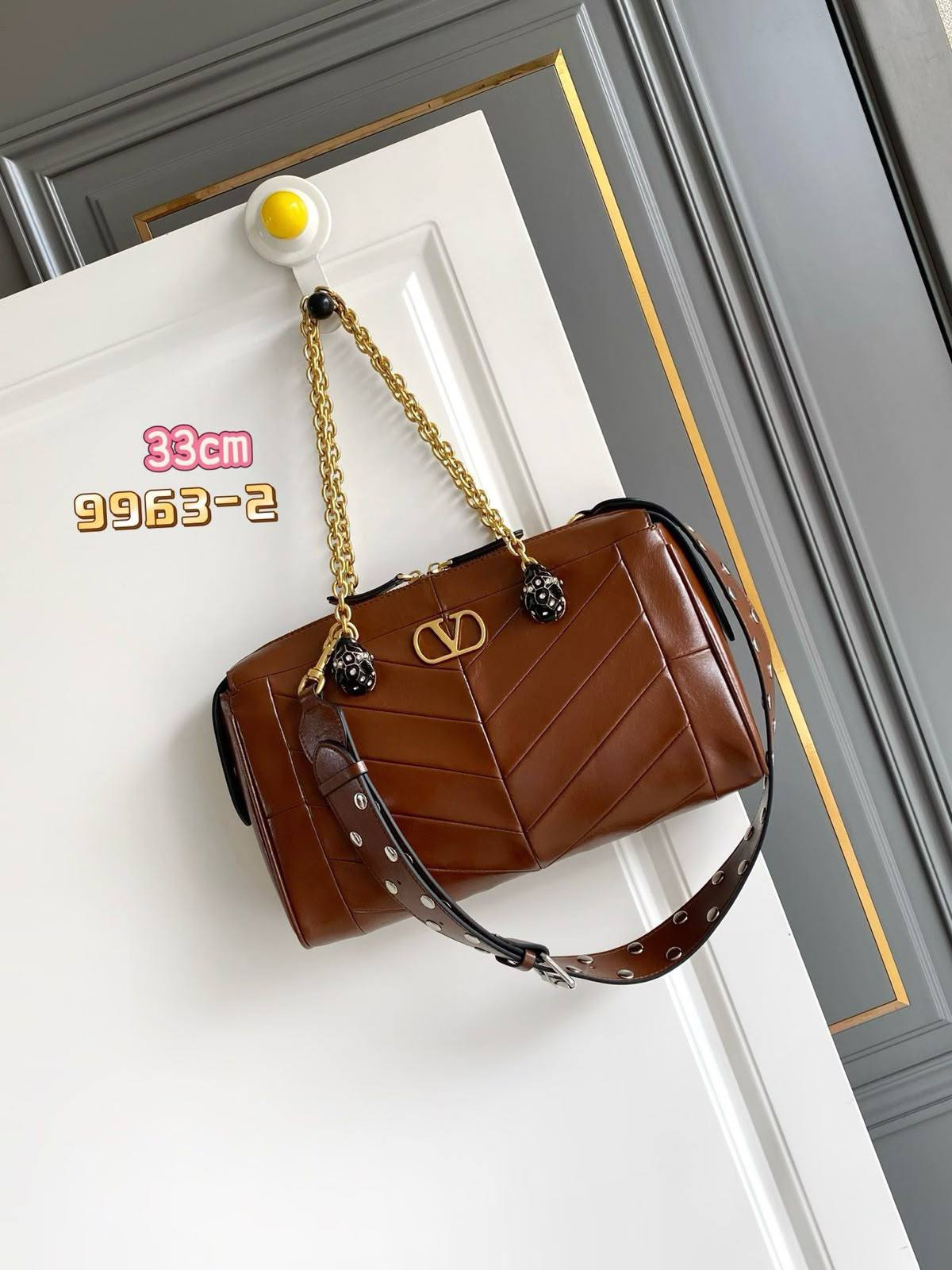 Valentino 24 cm 330 dhs🇦🇪 33 cm. 350 dhs🇦🇪 Zain153 ♥️♥️♥️ - Zain Corner Store copy & master bags shoes & more