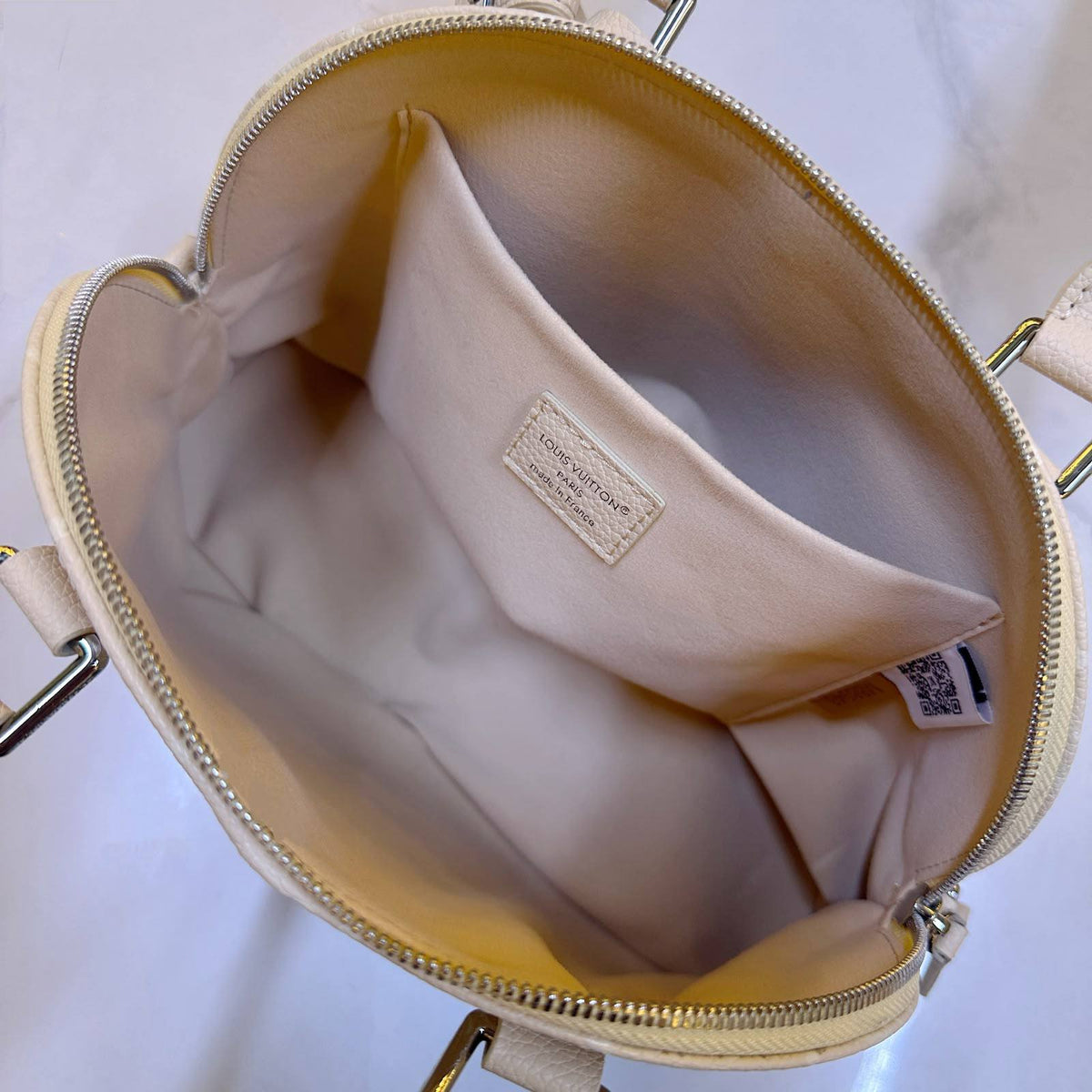 LOUIS VUITTON 

NEW CAME 

MASTER QUALITY 
285 dhs🇦🇪🇦🇪

Zain295 
♥️♥️♥️