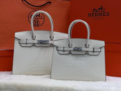 HERMES 
VERY GOOD QUALITY 💯
25 CM 100 DHS🪙🌨️
30 CM 115 DHS🪙🌨️

Zain28
♥️♥️♥️