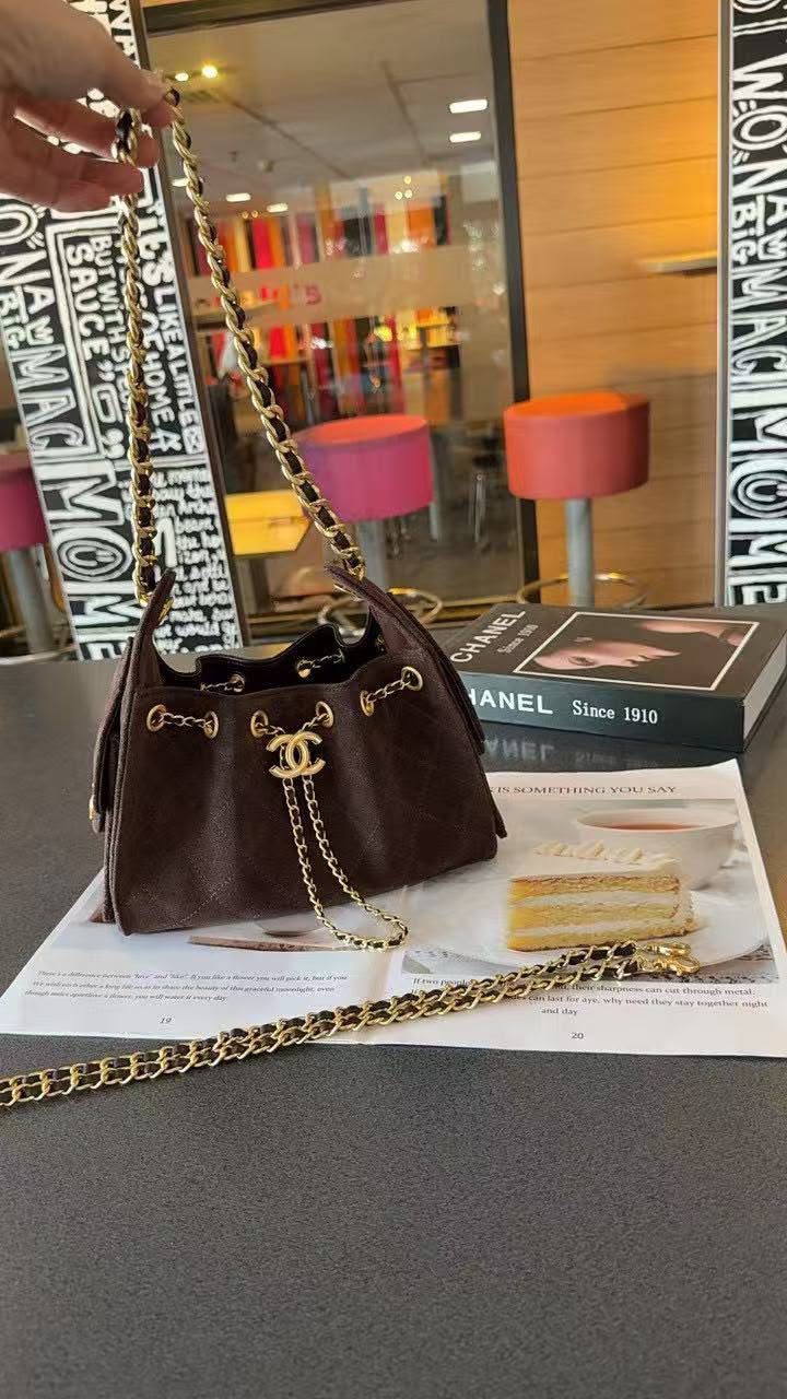 chanel 

re stokes 
350 dhs🇦🇪🇦🇪

22cm
Zain228
♥️♥️♥️