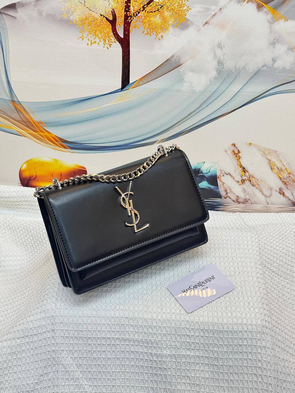YSL

Best quality 

with box
100 dhs🇦🇪🇦🇪

size22CM

Zain290
♥️♥️♥️