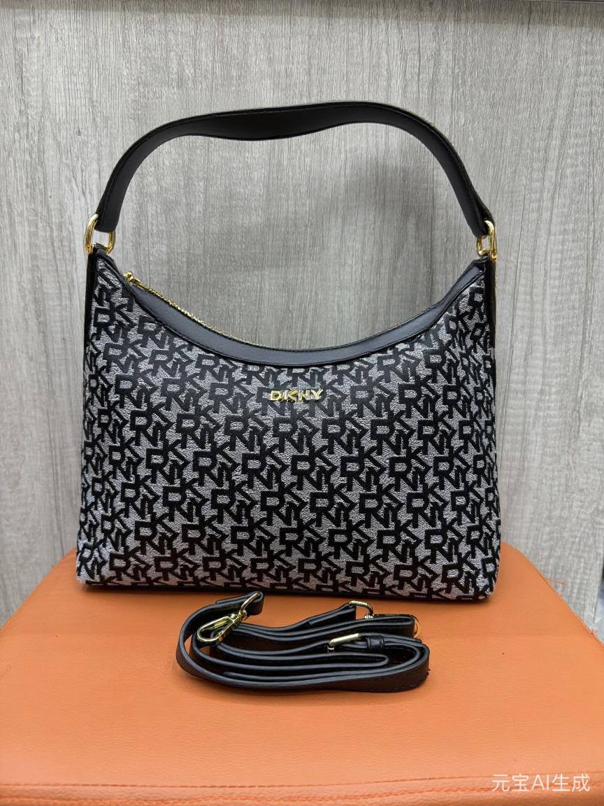 DKNY
Size   30×23cm
95 dhs🪙💚

Zain04
♥️♥️♥️