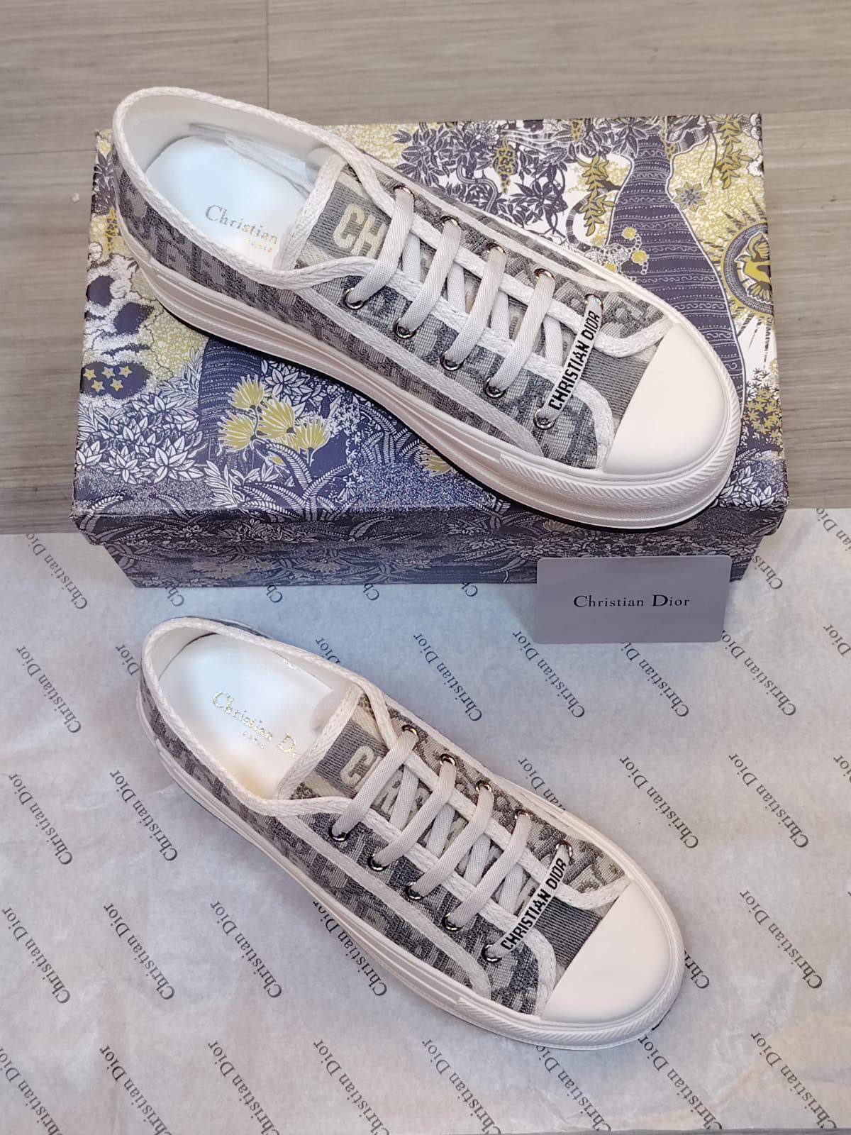 Dior Shoes 

High Quality 

New Arrived, 

Size 36 To 41
135 dhs💓

Zain120
♥️♥️♥️