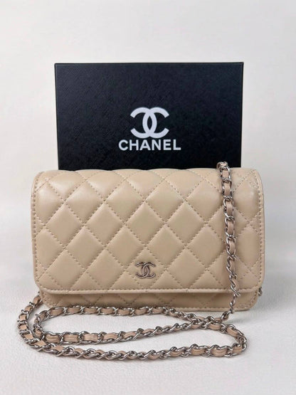 Chanel
High quality 
With box 
100 dhs✅

Zain50
♥️♥️♥️