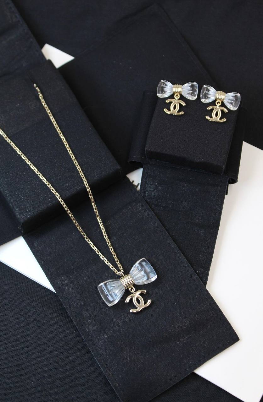 CHANEL 🤍
↗️ *Super Master Quality ®️*
* *New Collection* 
 Chanel the Ribbon 🎀 model Necklace & Earings
Necklace 
105 dhs🪙💕
Earings 
85 dhs🪙💕
Necklace with earings 
*170 dhs🪙💕* with *Normal* Box
*230 dhs🪙💕* with *Orignal* Box

Zain106
♥️♥️♥️