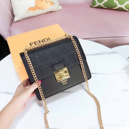 Fendi

250 dhs🇦🇪🇦🇪

Zain10
♥️♥️♥️