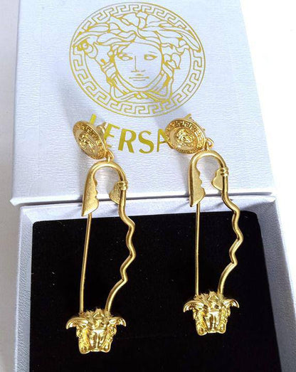 Versace Earrings 💎
Master quality 

*50* AED normal box 📦

Zain48
♥️♥️♥️