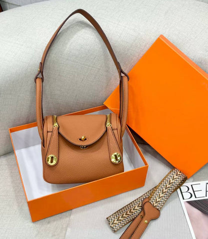 Hermes
 LINDY NEW CAME 
GOOD QUALITY 

WITH BOX 🎁🎁🎁

125 dhs🇦🇪

Zain39
♥️♥️♥️