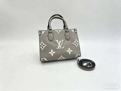 LV ᴏᴛɢ
ᴡɪᴛʜᴏᴜᴛ ʙᴏx
ʟᴇᴀᴛʜᴇʀ
sɪᴢᴇ:25cm
95 dhs✅

Zain56
♥️♥️♥️