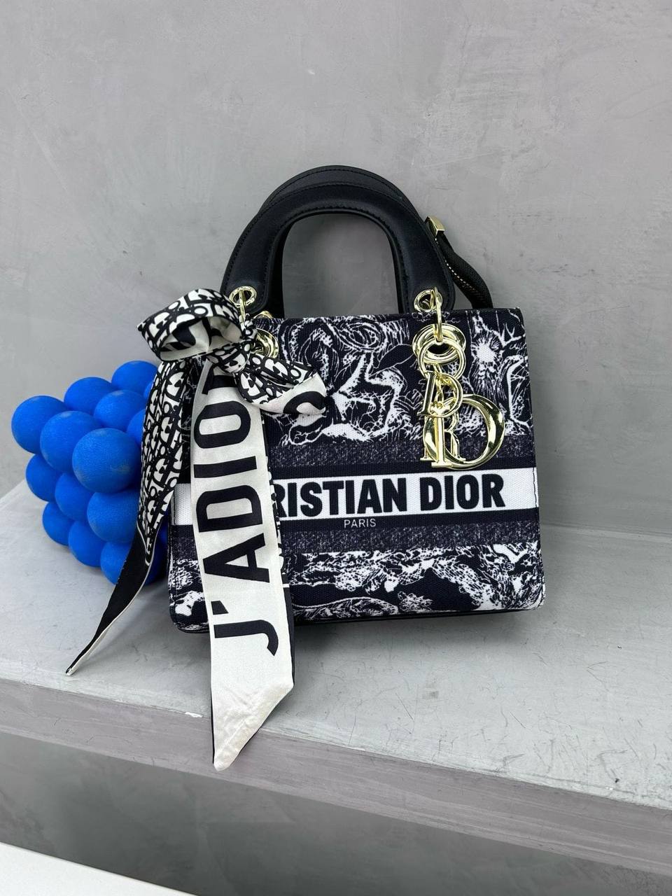 DIOR

95 dhs 🇦🇪🇦🇪

Zain169
♥️♥️♥️