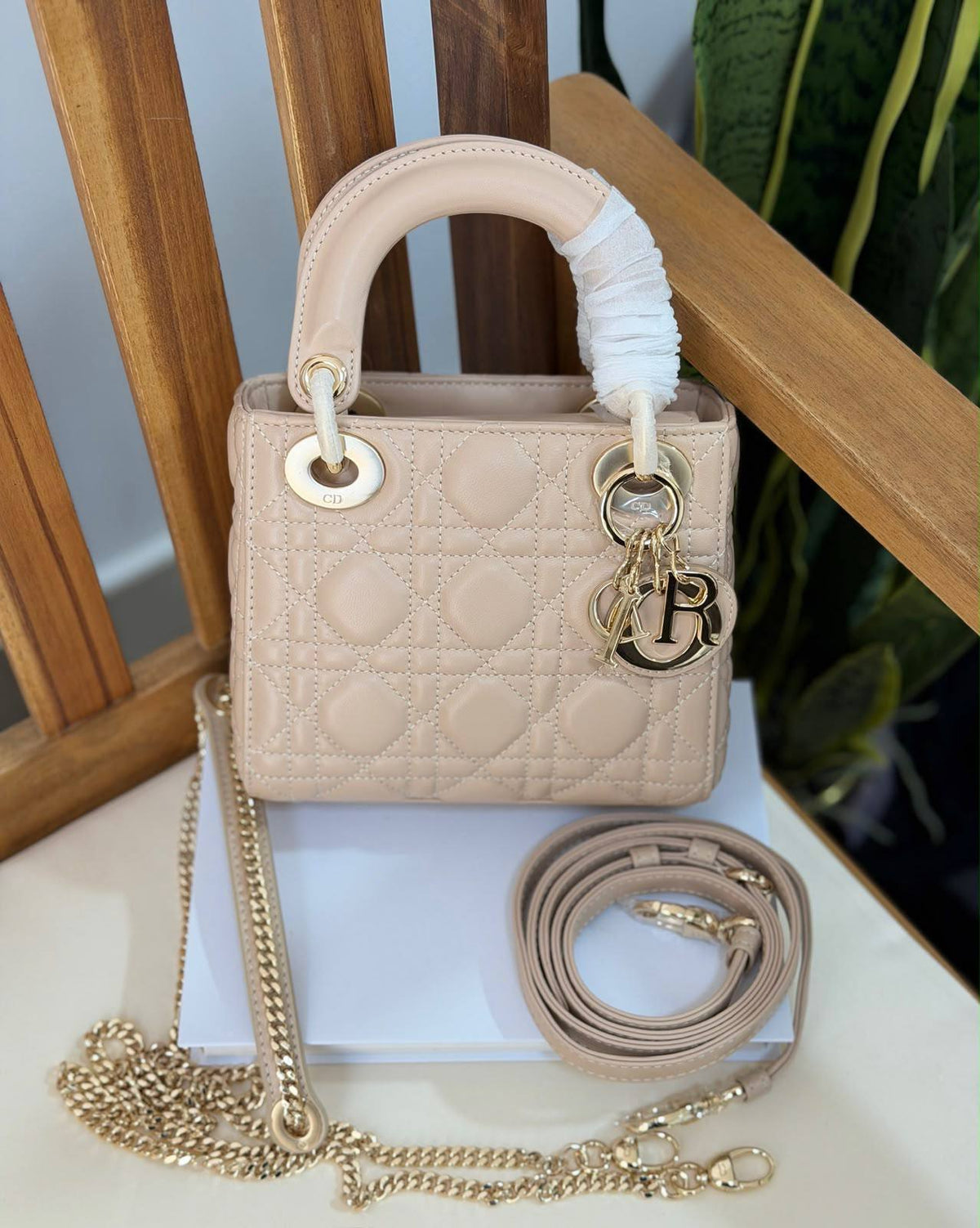 DIOR 
Super Master Quality 
Original Packing 
17cm

For Price 👇 WhatsApp✅
0568585901 
0507557372
0552275751 Owner Zain 👌

Zain321
♥️♥️♥️