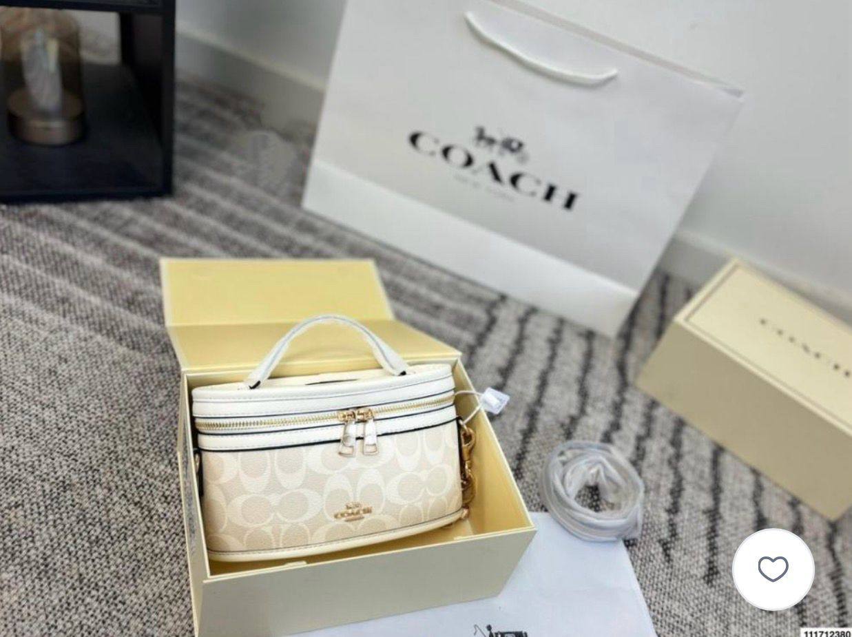 Coach
110 dhs🇦🇪
SIZE：20cm
High-quality 

with box
🎁🎁🎁

Zain35
♥️♥️♥️