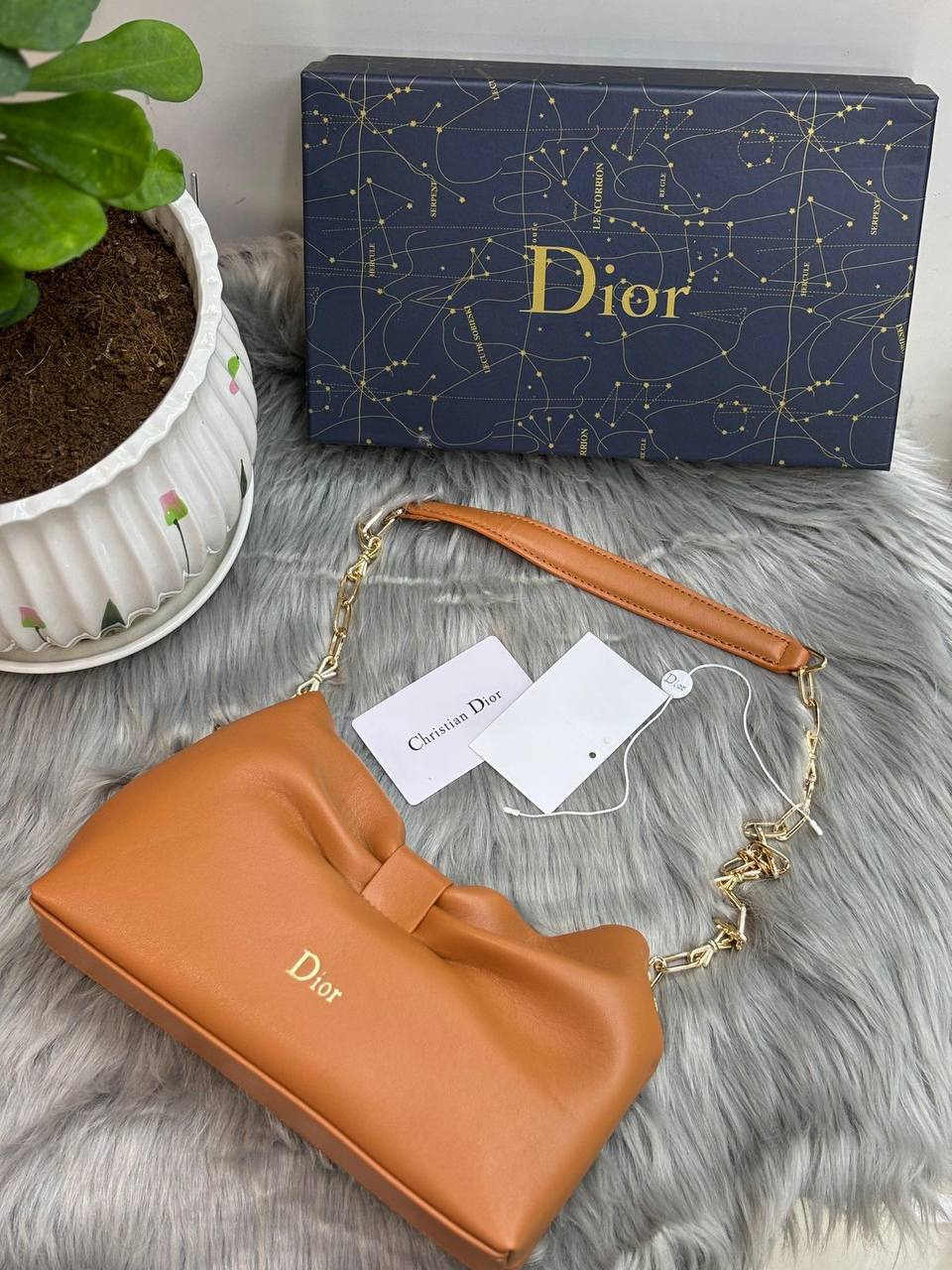 Dior
100 dhs✅

with BOX🌷
🎁🎁🎁

Zain244
♥️♥️♥️