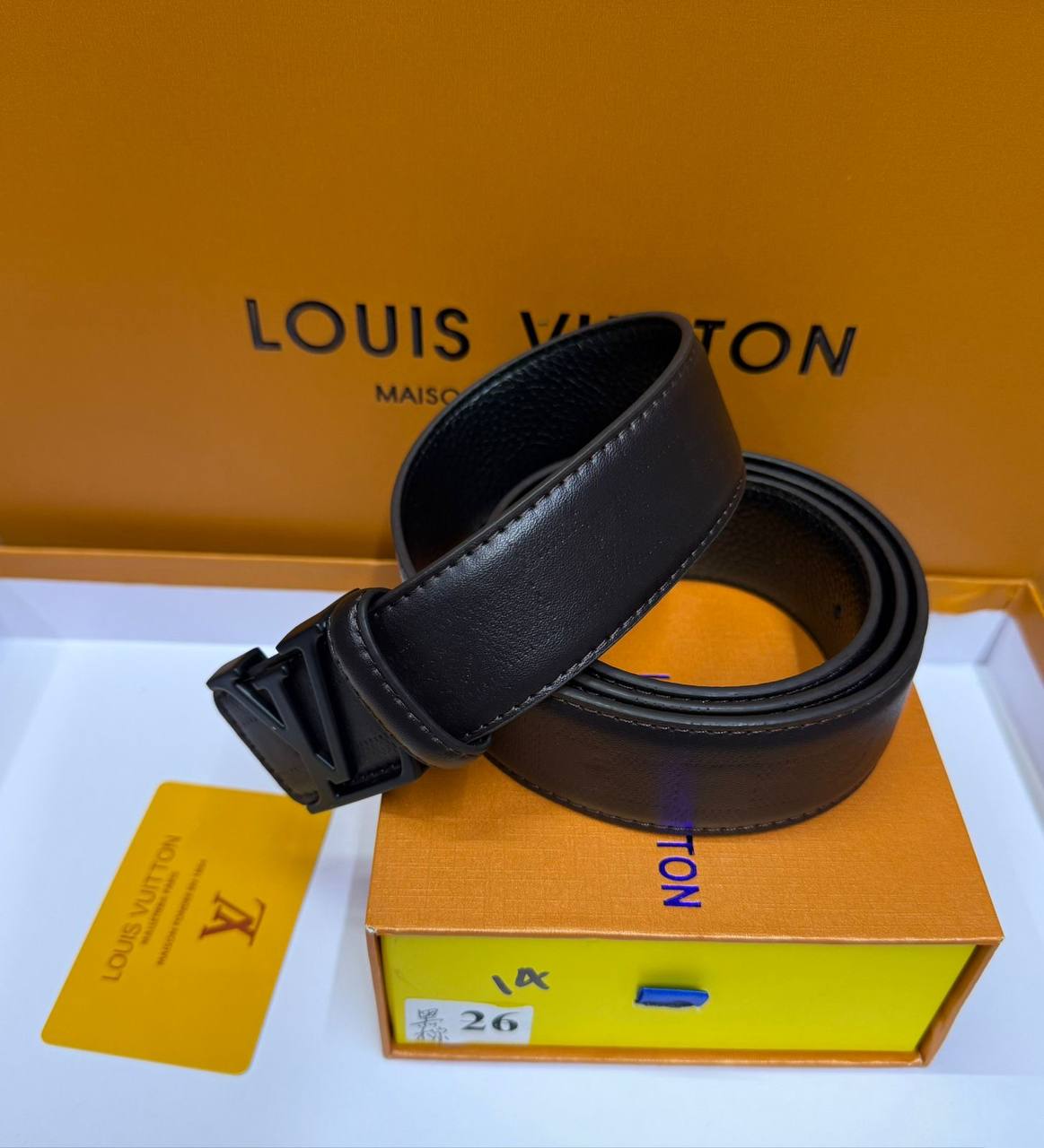 LV Belt

With box 
🎁🎁🎁

40 dhs🪙💕

Zain93
♥️♥️♥️