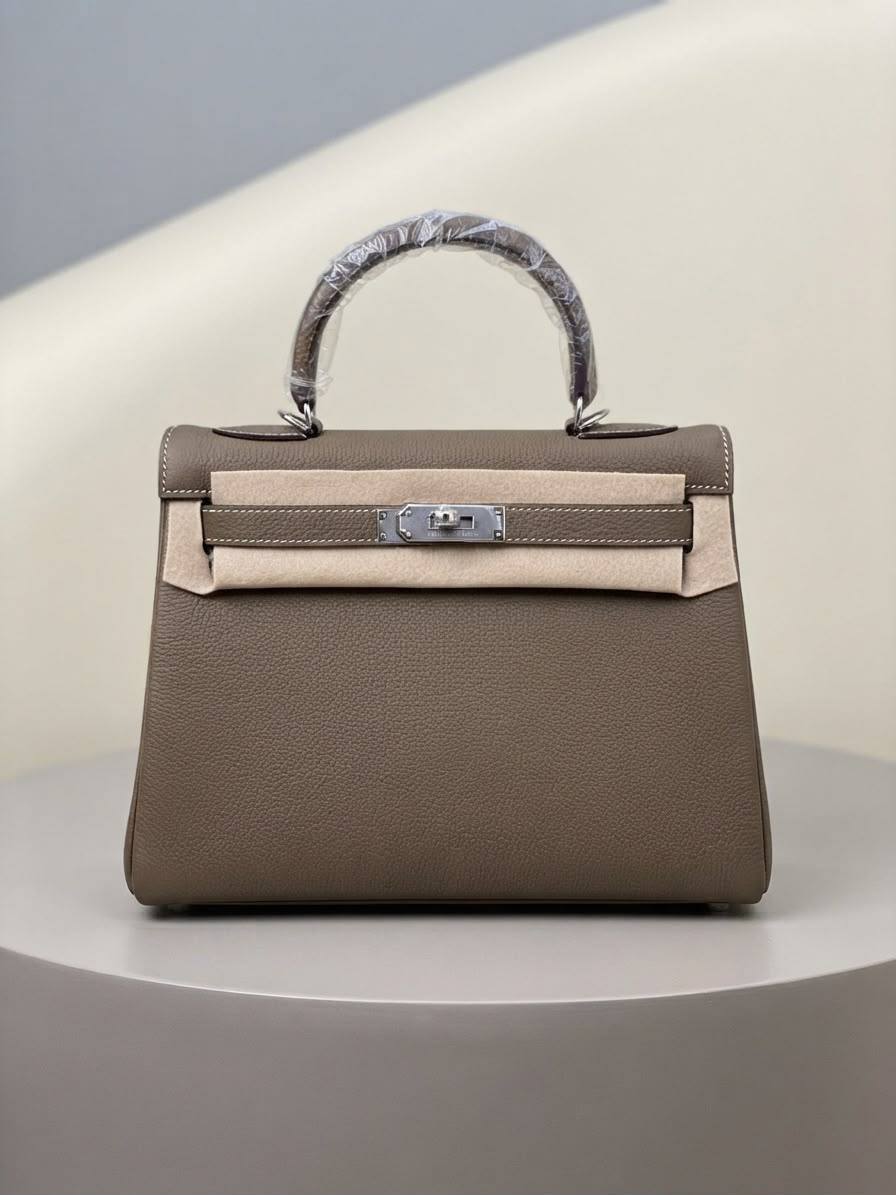 Hermes Kelly 

28CM

Super master quality 
Available ✨💕💕

With full packing 📦🎀

For Price 👇 WhatsApp✅
0568585901 
0507557372
0552275751 Owner Zain 👌

Zain252
♥️♥️♥️