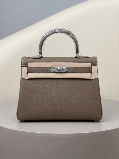 Hermes Kelly 

28CM

Super master quality 
Available ✨💕💕

With full packing 📦🎀

For Price 👇 WhatsApp✅
0568585901 
0507557372
0552275751 Owner Zain 👌

Zain252
♥️♥️♥️