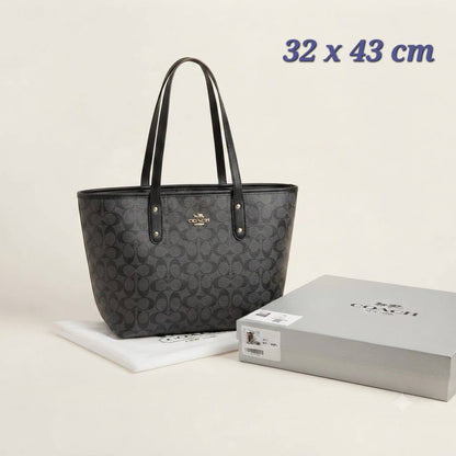 COACH City Zip Tote
Signature Coated Canvas
With zipper type
Gold hardware
With BOX
Large size

100 dhs🇦🇪🇦🇪

Zain239
♥️♥️♥️