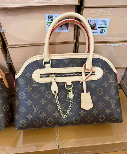 LV
HIGH QUALITY ONE SET 
120 dhs💓

Zain295
♥️♥️♥️