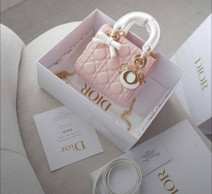 Dior
125 dhs🇦🇪🇦🇪

SIZE：17×9×14

Super good 
quality 

with box
Zain35
♥️♥️♥️