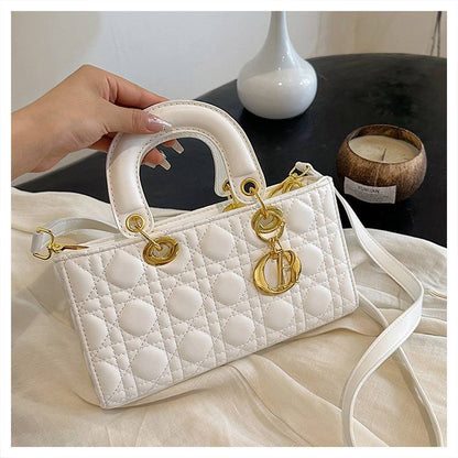 DIOR
Best quality with box
120 dhs✅
size 26CM

Zain290
♥️♥️♥️