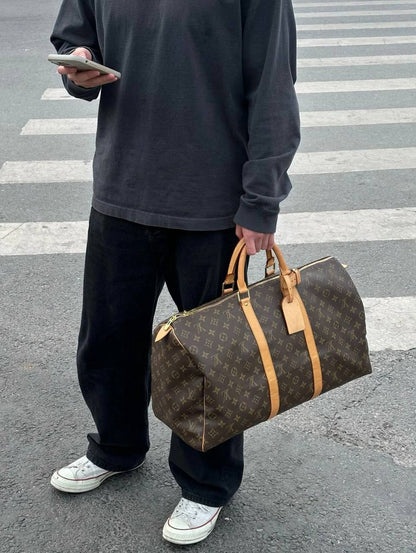 LV

TRAVELLING BAG 

COPY ONE 
 50CM 
150 dhs✅

Zain39
♥️♥️♥️