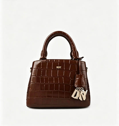 DKNY
100 dhs✅

size：22cm
Good-quality 

with box
🎁🎁🎁

Zain35
♥️♥️♥️