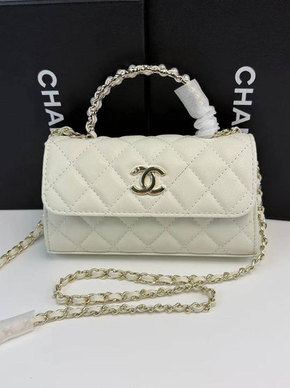 Chanel
110 dhs✅
size：22cm
High-quality 

with box🎁🎁🎁

Zain35
♥️♥️♥️