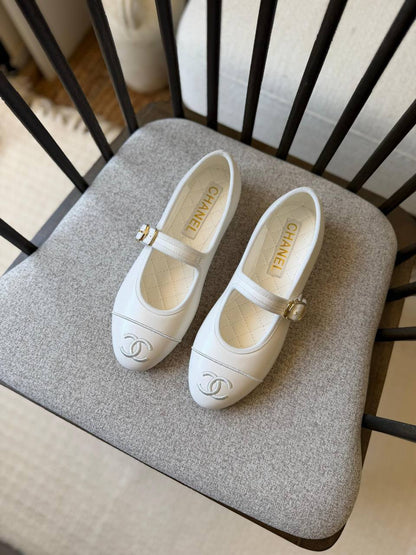 Chanel
𝑨𝑨𝑨 𝑸𝒖𝒂𝒍𝒊𝒕𝒚
𝑺𝒊𝒛𝒆 𝟑6 𝒕𝒐 𝟒2 
450 dhs✅

Zain81
♥️♥️♥️