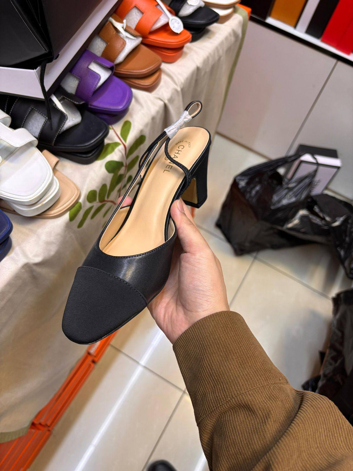 Chanel
Size 36-41
120 dhs❣️

Zain145
♥️♥️♥️