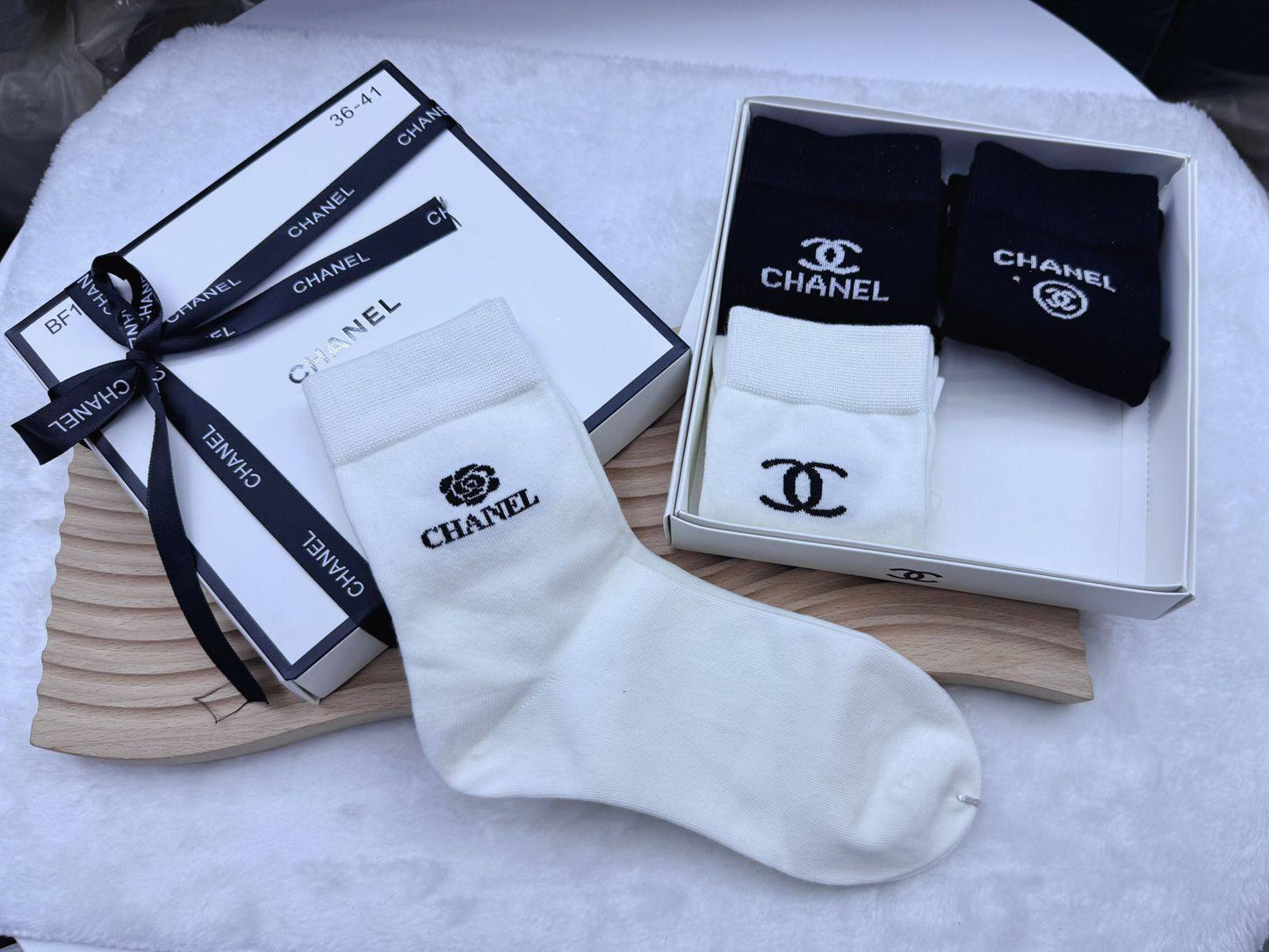 socks  

With box 
🎁🎁🎁

size:36-41  
55 dhs💓

Zain114
♥️♥️♥️