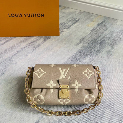Chanel - LV 
Master ++++
For Price 👇 WTSP Text Zain 0568585901

Zain192
♥️♥️♥️