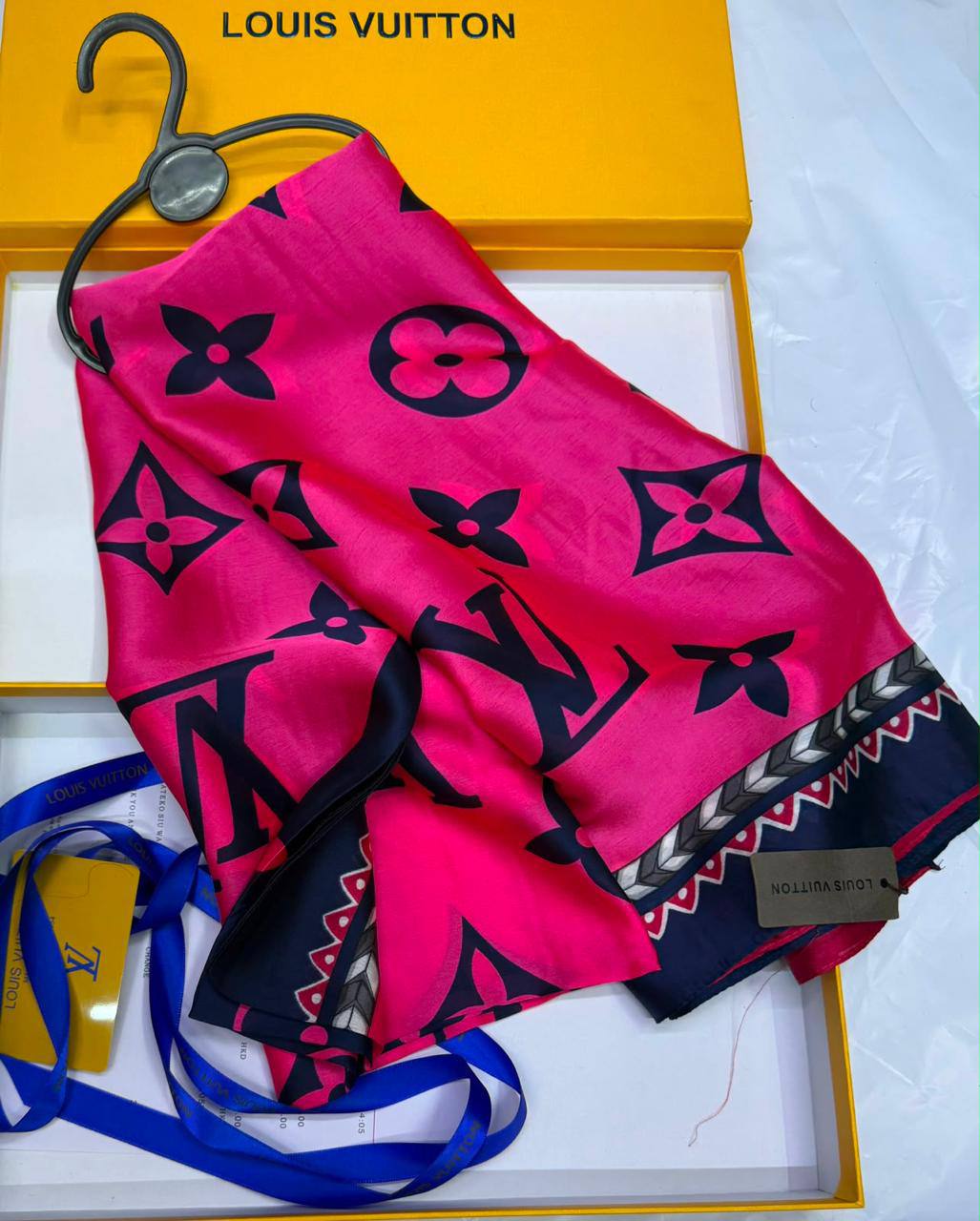 silk scarf 
40 dhs

Zain93
♥️♥️♥️