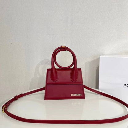 JACQUEMUS

Best quality

with box
105 dhs🇦🇪🇦🇪

size 18CM

Zain290
♥️♥️♥️