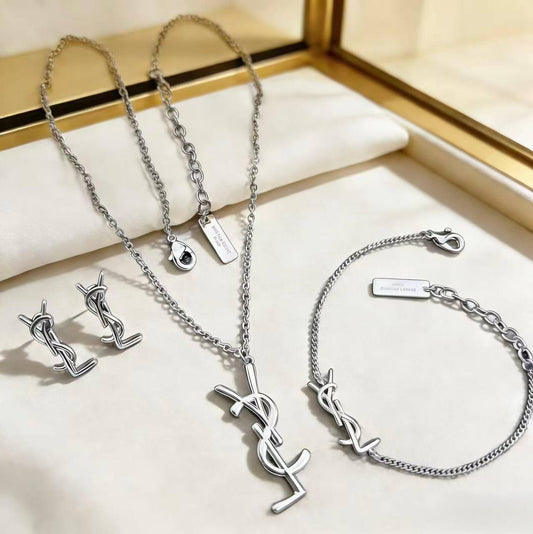 YSL SET
NECKLACE BRACELET EARRINGS
WITH BOX AND PAPER BAG 
🎁🎁🎁

125 DHS🌺

Zain89
♥️♥️♥️