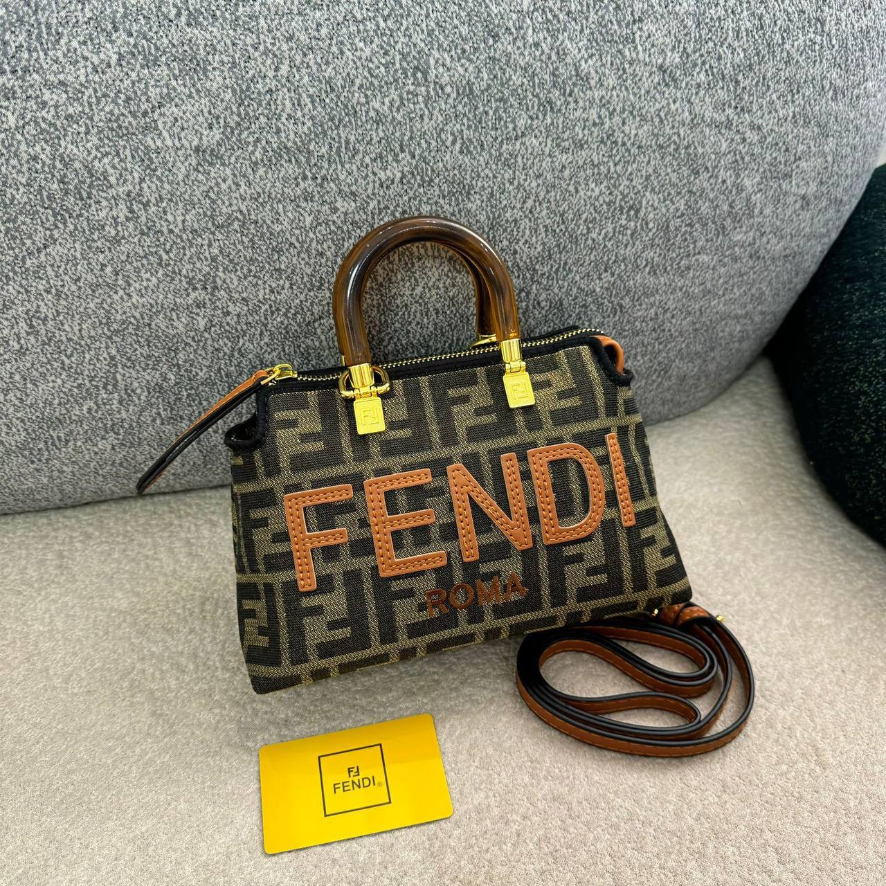 Dior
with box
130 dhs✅

Zain143
♥️♥️♥️